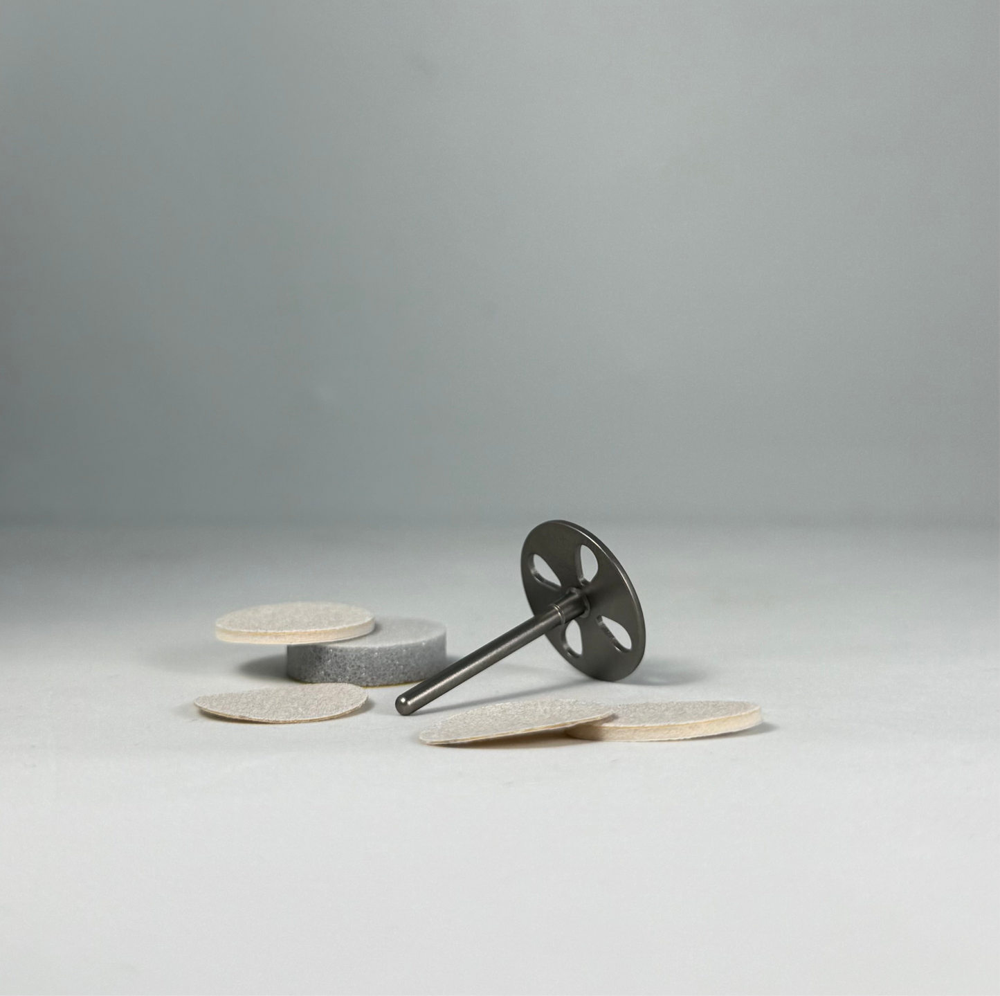SET PÉDICURE PODODISC COMPRENANT UN DISQUE EXPERT M + 5 LIMES RECHARGES ADHÉSIVES GRAIN 180 (20MM)